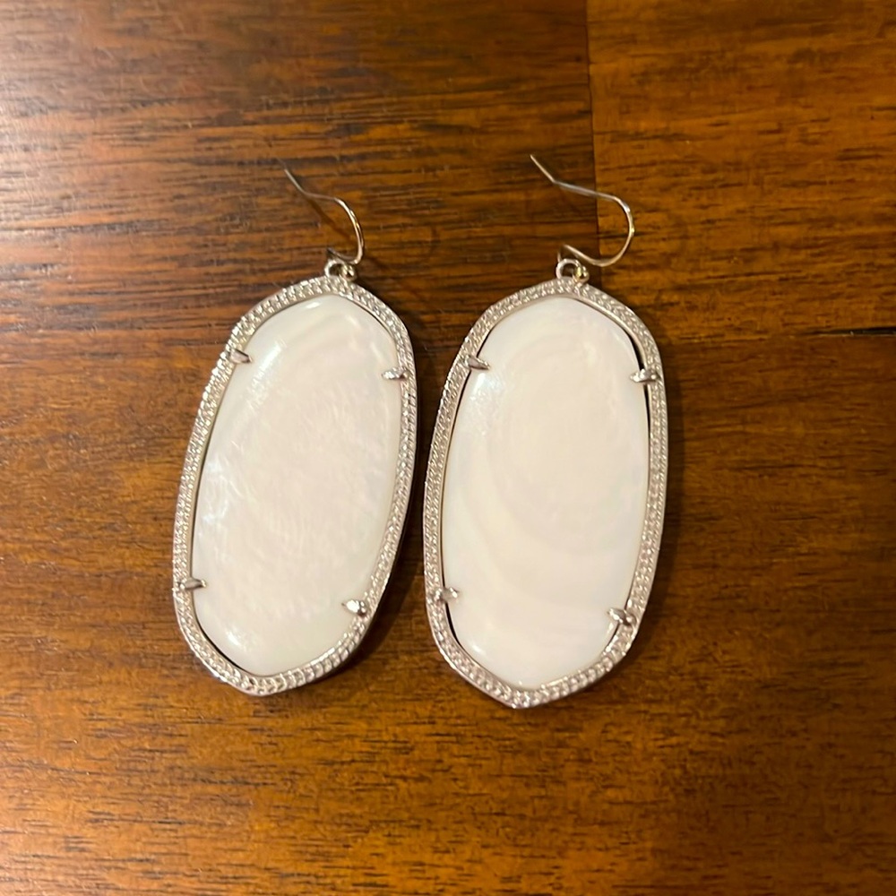 KENDRA SCOTT Danielle Earrings Mother of Pearl Silver Pierced with bag.